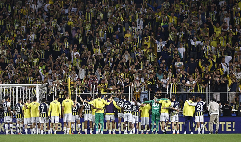 Fenerbahçe, Başakşehir'i 4 golle mağlup etti