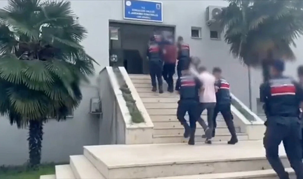 FETÖ Bahanesiyle Dolandırıcılık Yaptıkları İddiasıyla 28 Şüpheli Gözaltına Alındı