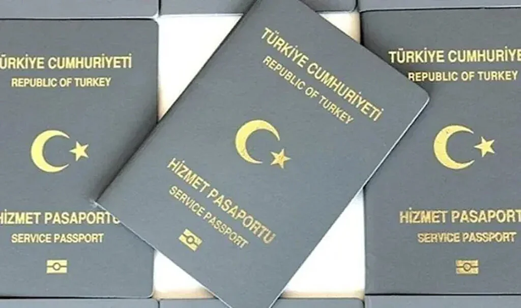 Gri Pasaportta Skandal Üstüne Skandal