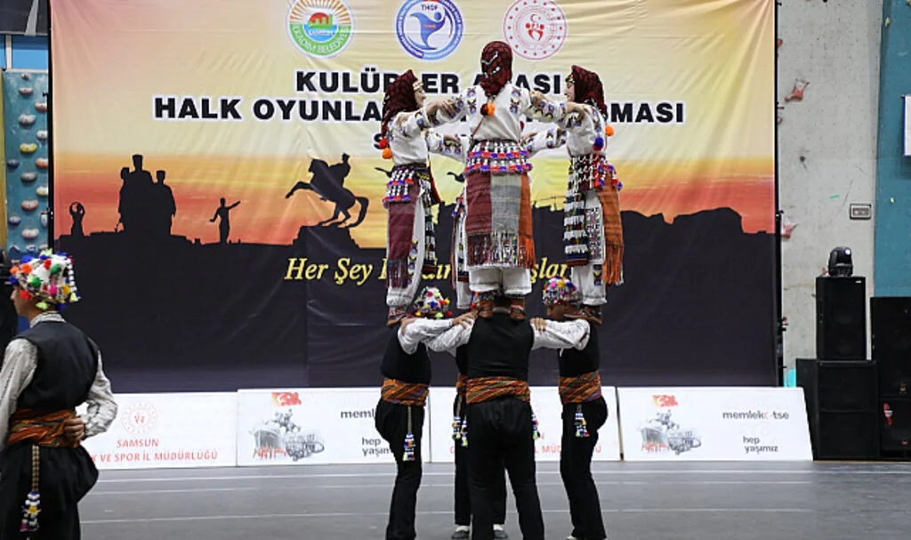Halk Oyunları Grup Yarışmaları Yapıldı