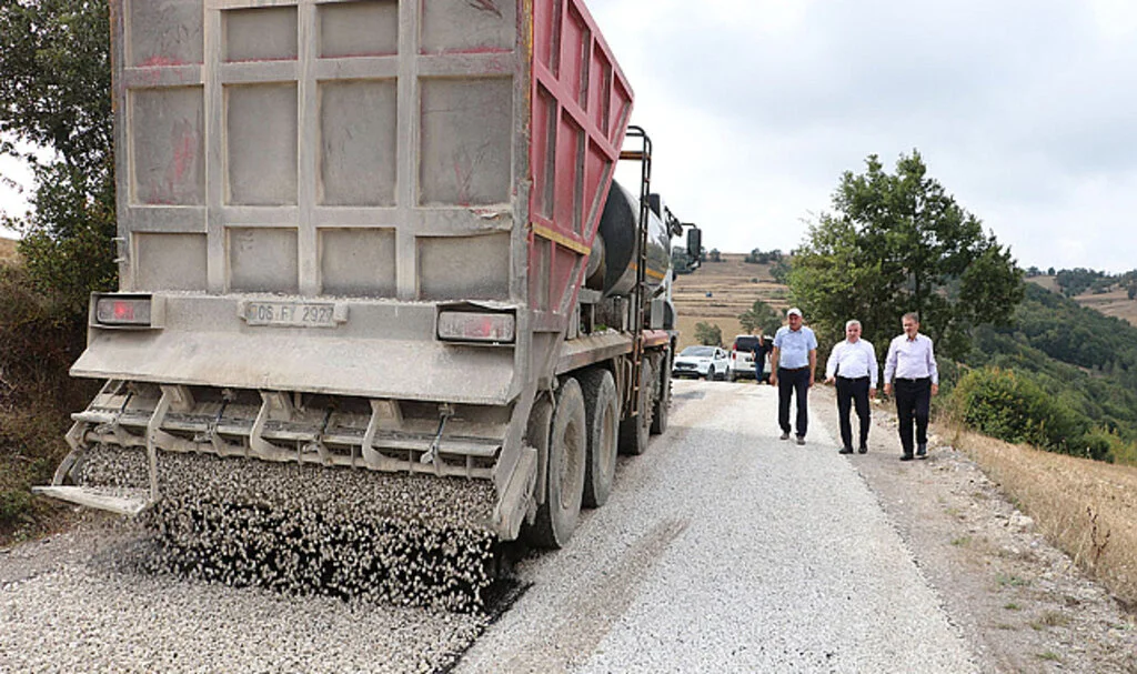 Havza Belediyesi Kırsal Mahallelerde Yol Çalışmalarına Devam Ediyor