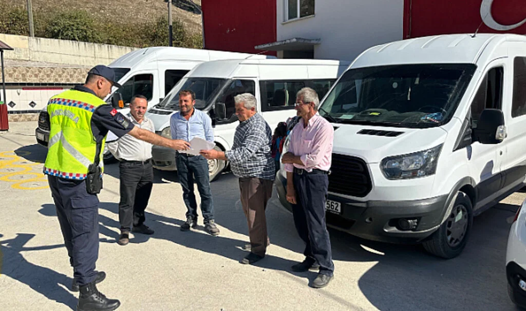 Havza'da jandarma öğrenci servislerini denetledi