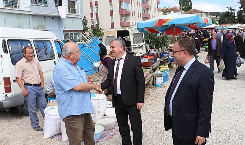 Havza'da Kaymakam Nayman ve Belediye Başkanı Özdemir Pazar Yerini Ziyaret Etti