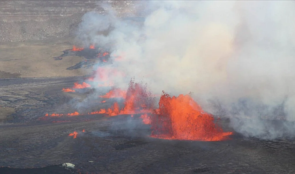 Hawaii'deki Kilauea Yanardağı 96 Gün Sonra Tekrar Faaliyete Geçti
