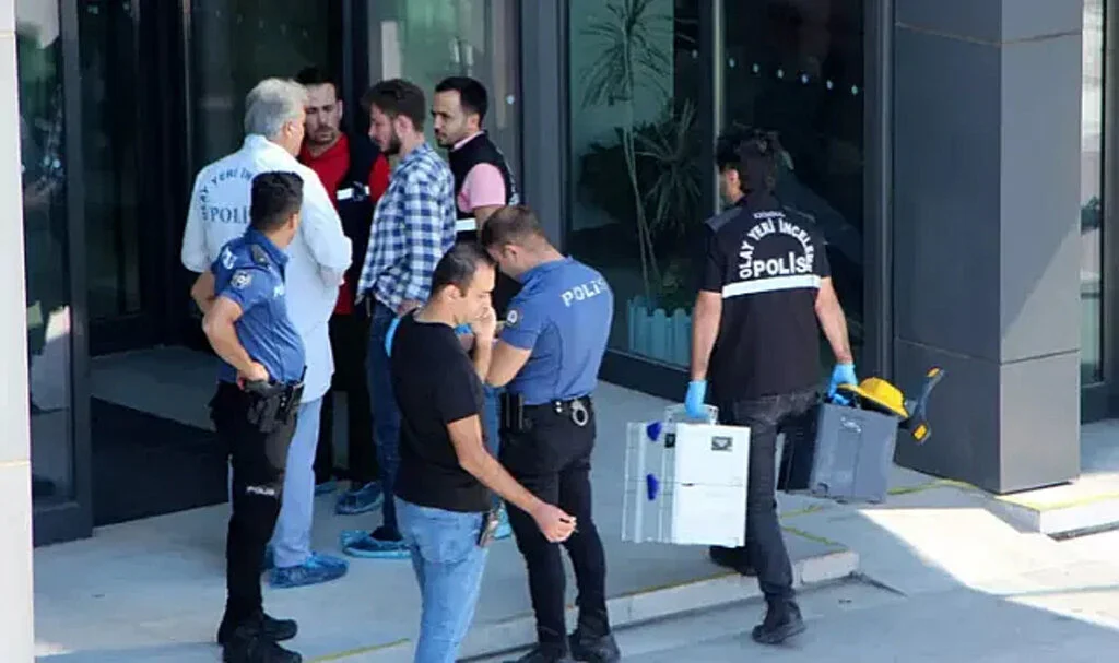 İş İnsanlarının Tartışmasında Kan Aktı! Tartışma Büyüyünce Silahına Sarılıp Arkadaşını Vurdu