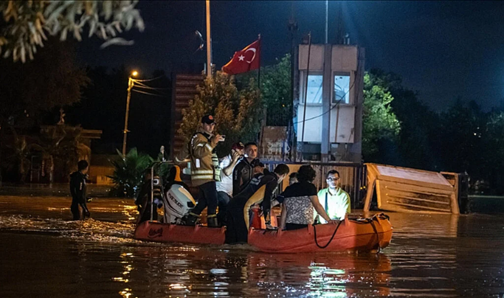 İstanbul'da Sel Sularına Kapılan 2 Kişi Hayatını Kaybetti
