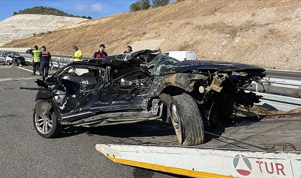 İstanbul-İzmir Otoyolu'ndaki Zincirleme Kazada 2 Kişi Öldü, 7 Kişi Yaralandı