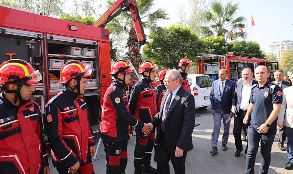 İtfaiye personeli depremde birçok hayatı kurtardı 