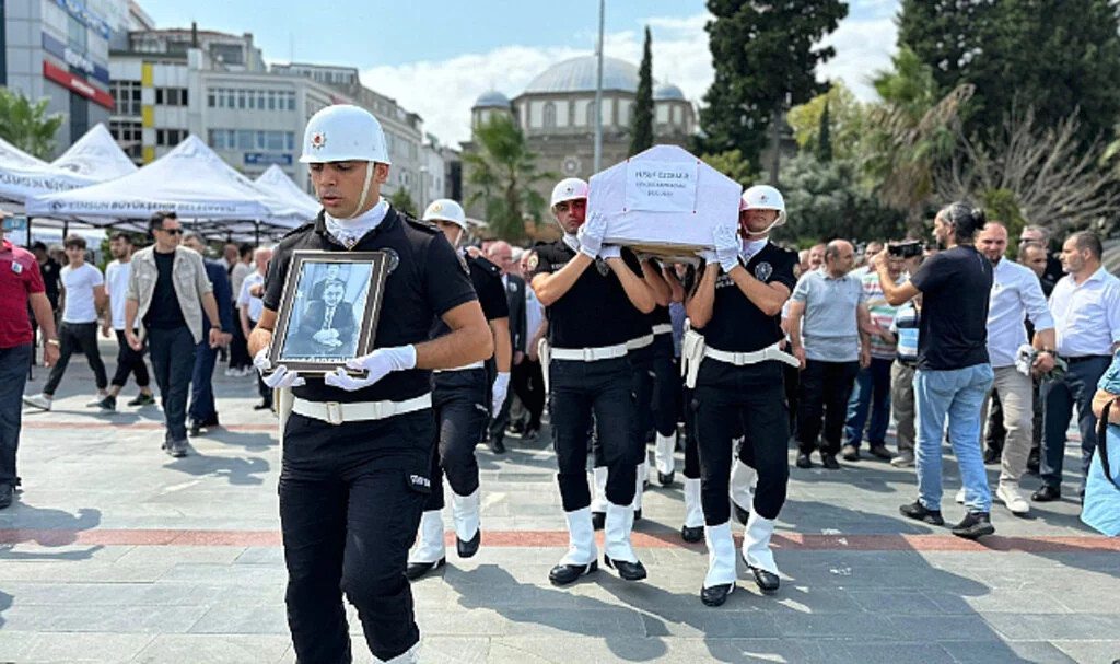 Kansere yenik düşen Gölcük Kaymakamı Samsun'da toprağa verildi