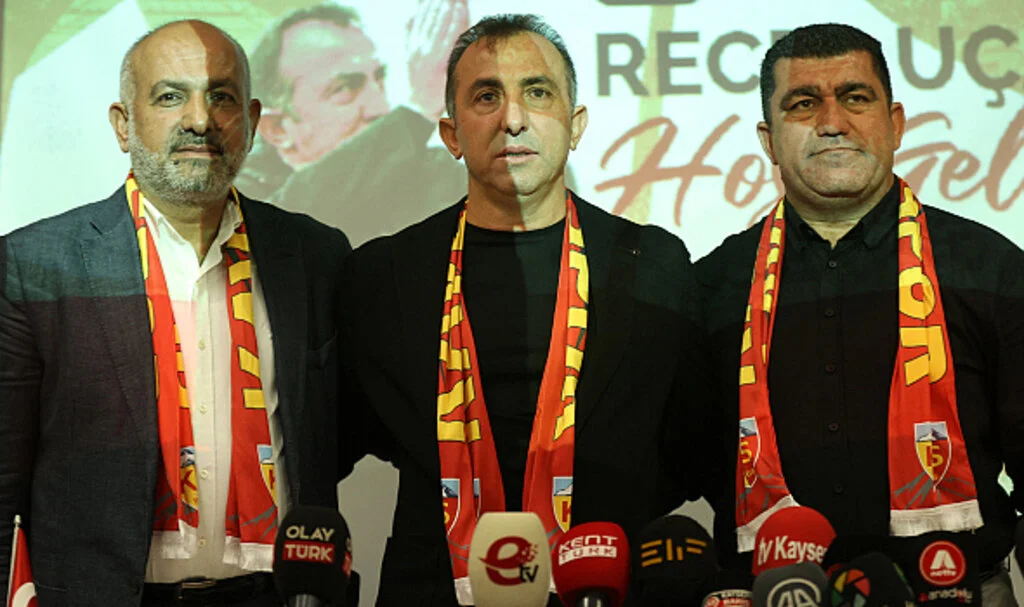 Kayserispor'da Recep Uçar imzayı attı