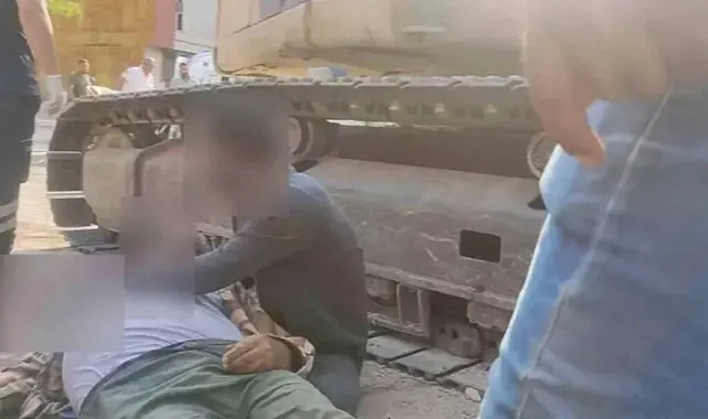 Kepçeyle Kamyonun Arasında Sıkıştı! Feci Şekilde Can Verdi