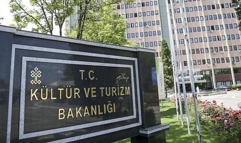 Kültür ve Turizm Bakanlığı, Antalya Altın Portakal Film Festivali'nden çekildi