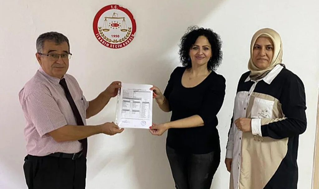 Merkez Sağ Parti Samsun İl Başkanı İlkay Kocabay mazbatasını aldı