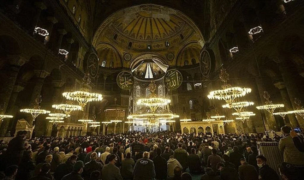 Mevlid Kandili nasıl kılınır, kaç rekat? Mevlid Kandili namazı ne zaman kılınır? İşte kandil namazı kılınışı