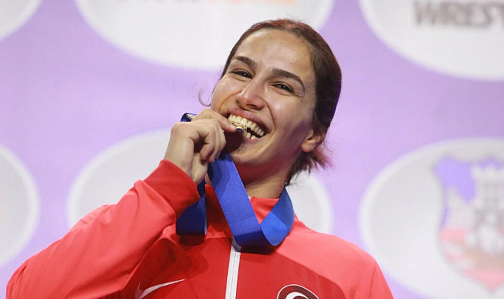 Milli güreşçi Buse Tosun dünya şampiyonu