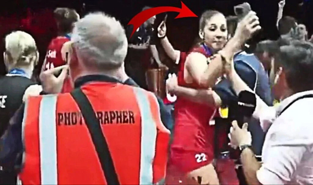 Milli Voleybolcu İlkin Aydın'dan Kendisini Tutup Yayına Çıkarmaya Çalışan TRT Muhabirine Bomba Uyarı
