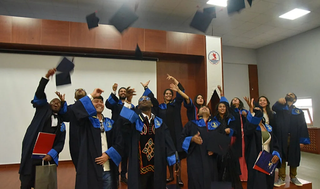OMÜ'nün emiSS mezunları diplomayı aldı 