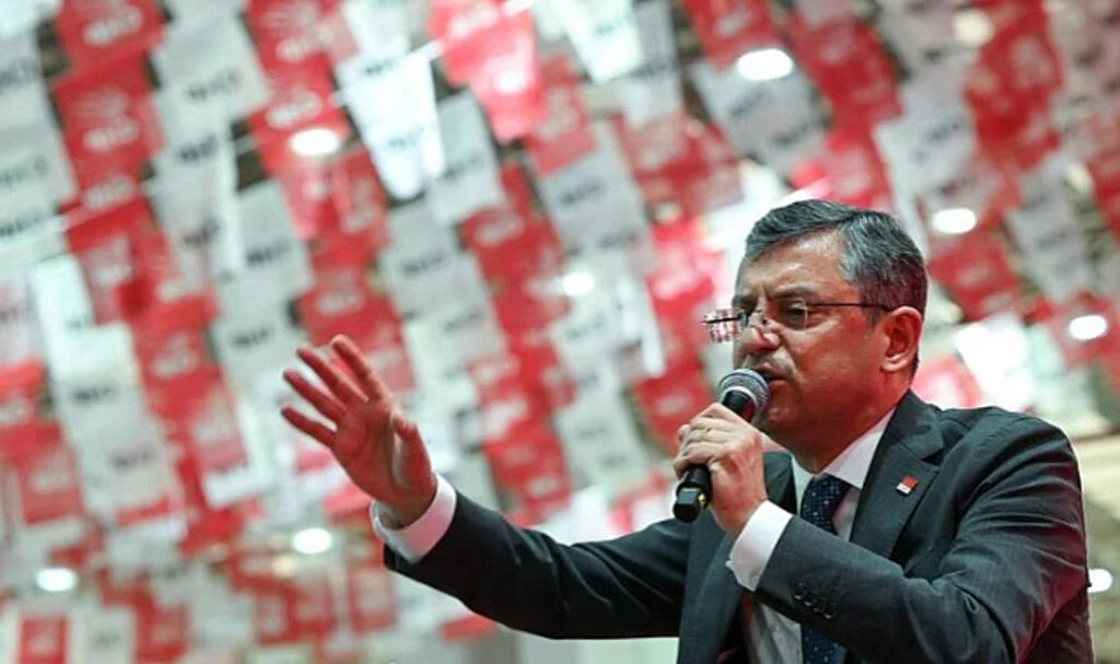 Özgür Özel'den İzmir Kongresi için çok konuşulacak iddia! Sert tepki geldi: Bizi çocuk zannetmesin