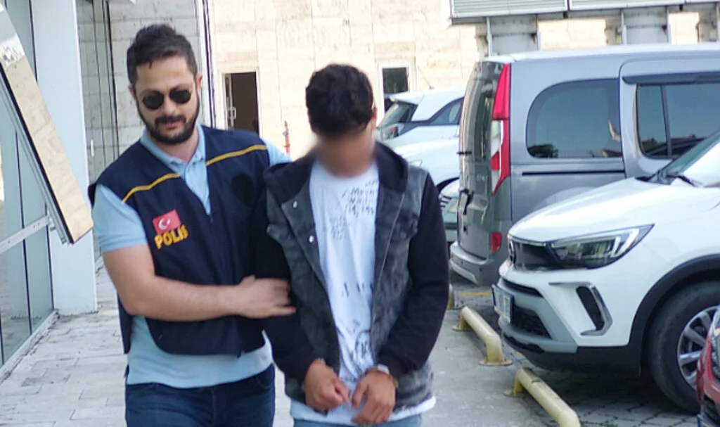 Polis tarafından aranan göçmen kaçakçısı Samsun'da yakalandı