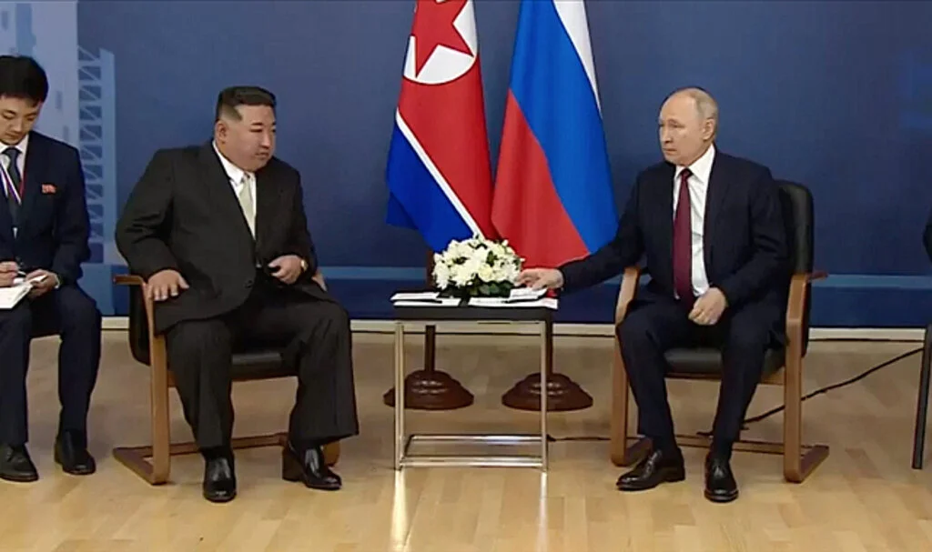 Rusya Devlet Başkanı Putin, Kuzey Kore Lideri Kim ile Bir Araya Geldi