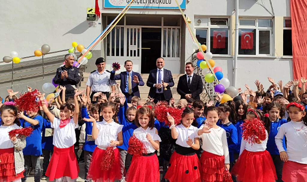 Salıpazarı'nda yeni eğitim öğretim yılı kutlandı