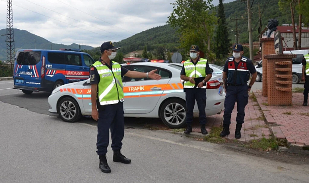 Samsun Bafra'da Okul Çevreleri ile Servislere Sıkı Denetim