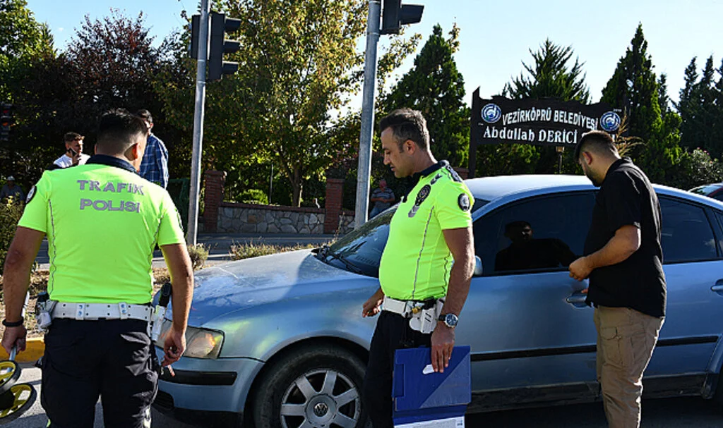 Samsun’da 3 Aracın Karıştığı Trafik Kazasında 1 Kişi Yaralandı