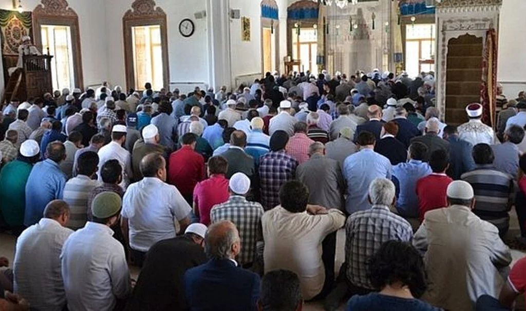Samsun'da Cuma Hutbesinden Market ve Ev Sahiplerine Mesaj 