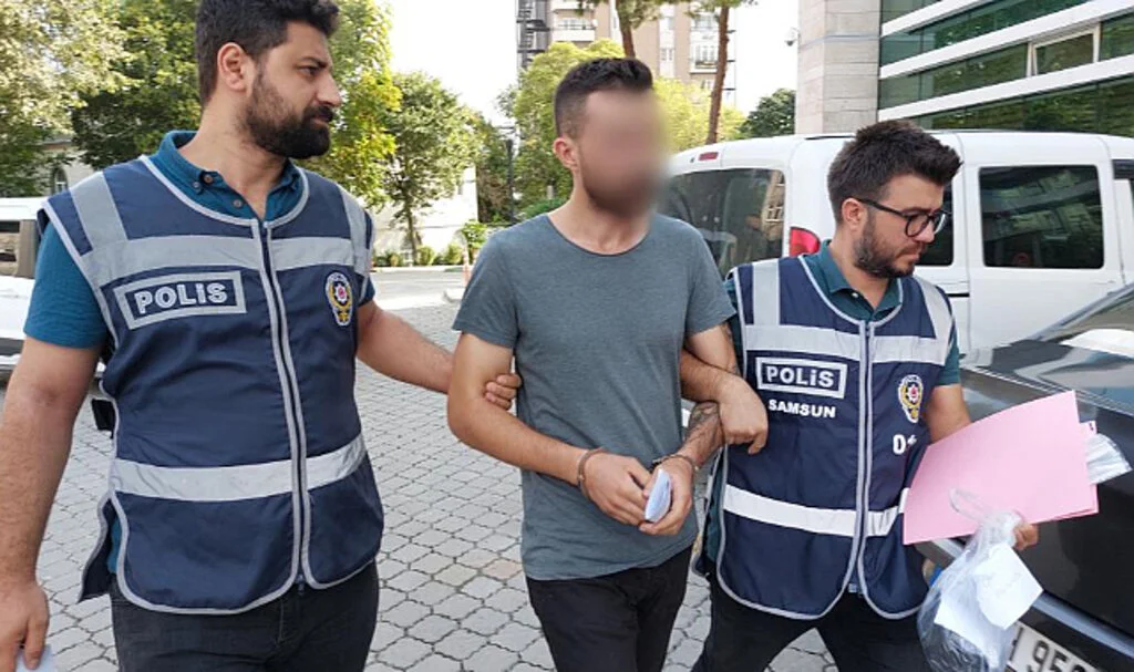 Samsun'da Eşinden Uzaklaştırma Kararı Bulunan Koca Eve Girmek İsteyince Tutuklandı