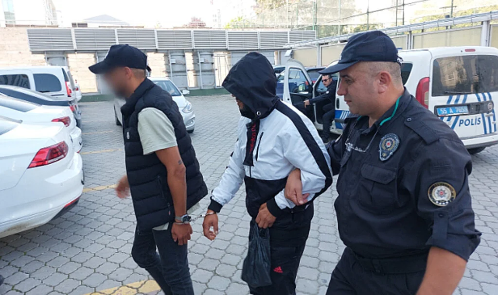 Samsun'da evden hırsızlık yapan 2 kişi yakalandı