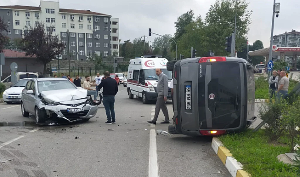 Samsun'da iki araç çarpıştı! 4 yaralı...