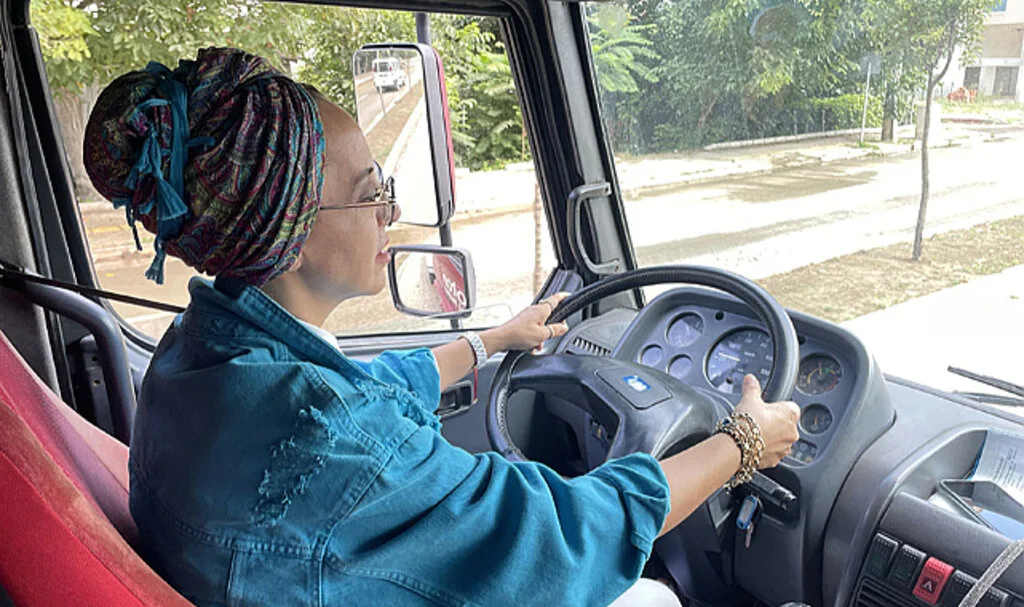 Samsun'da Kadın Ağır Vasıta Direksiyon Eğitmeni Erkeklere Tır, Kamyon ve Otobüs Sürmeyi Öğretiyor