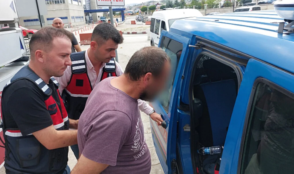 Samsun'da komşusunu tüfekle yaralayan şahıs adliyeye sevk edildi