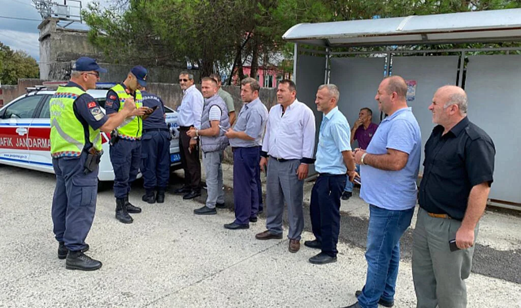 Samsun'da okul servisi şoförlerine trafik eğitimi verildi