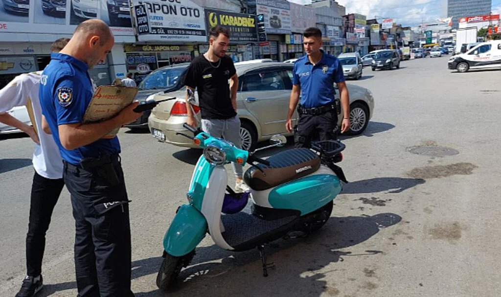 Samsun'da Otomobil ile Motosiklet Çarpıştı: 1 Yaralı