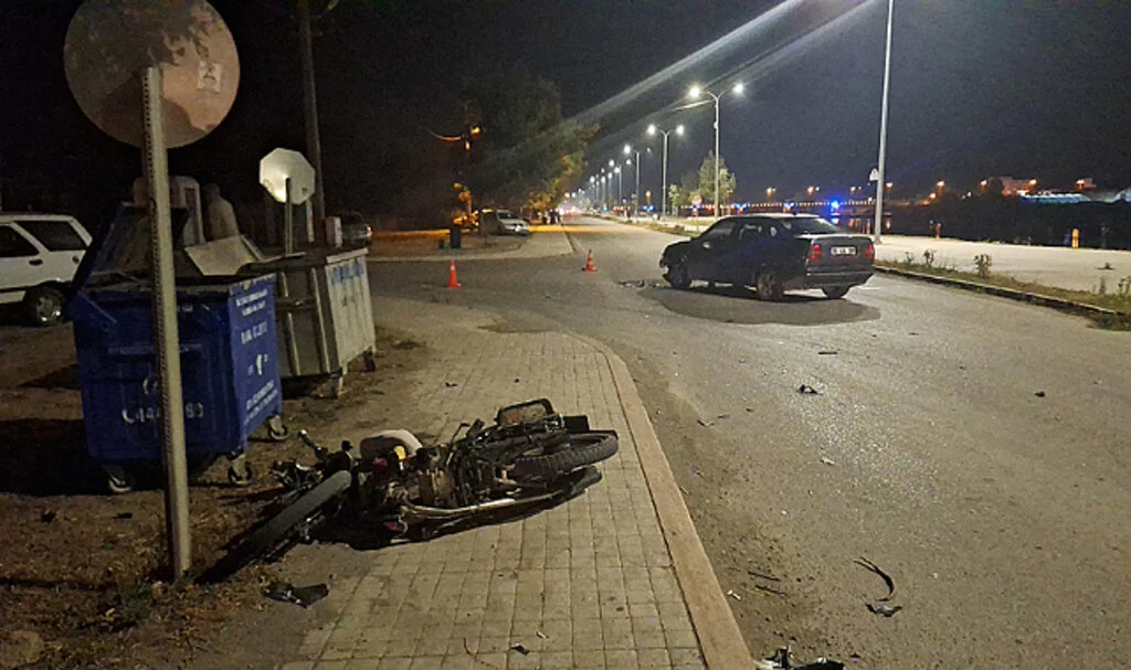 Samsun'da Otomobille Motosiklet Çarpıştı, 2 Kişi Yaralandı