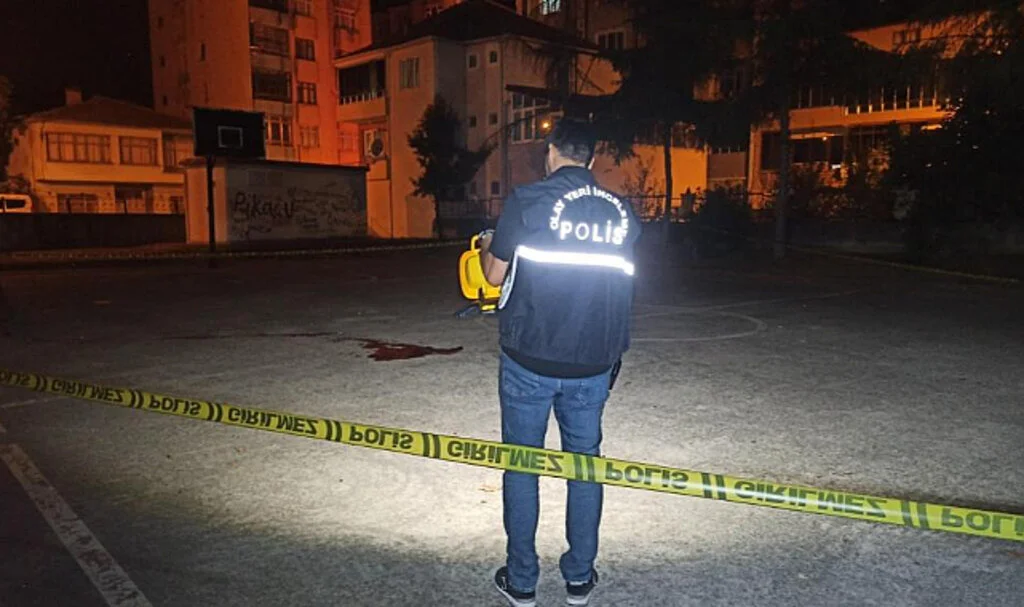 Samsun’da Parkta Bıçaklanan Genç Ağır Yaralandı