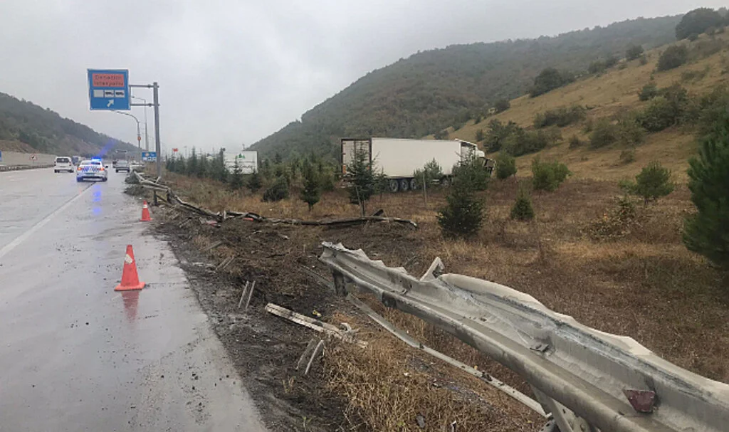 Samsun'da Tır Yoldan Çıkıp Araziye Girdi 