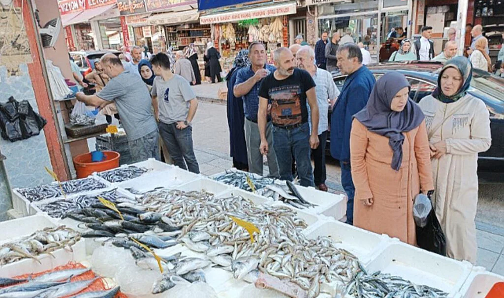 Samsun’da Ucuzlayan Balık Kapış Kapış Satıldı