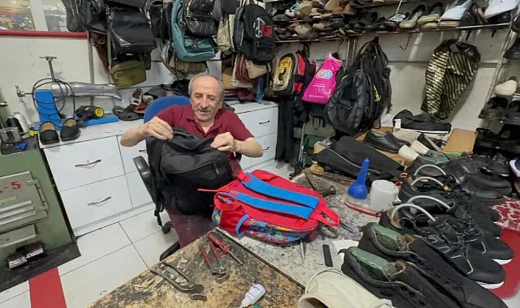 Samsun'da Yeni Sezon Öncesi Ayakkabıcılarda Okul Çantası ve Valiz Yoğunluğu