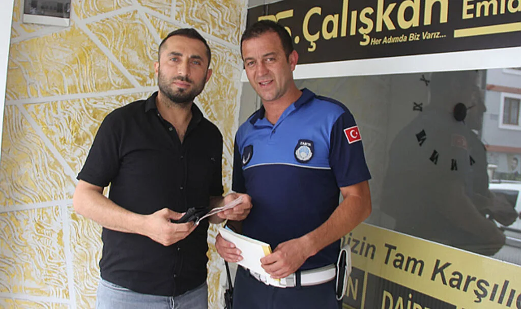 Samsun Havza'da Bir Kişi Sokakta Bulduğu Parayı Zabıtaya Teslim Etti