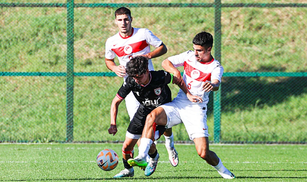 Samsunspor U19 ve U19 Milli Takımı hazırlık maçı nefes kesti