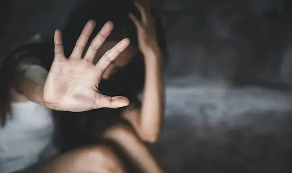 “Sarkıntılık” Soruşturması Süren Öğretmene Başka Okulda Görev!