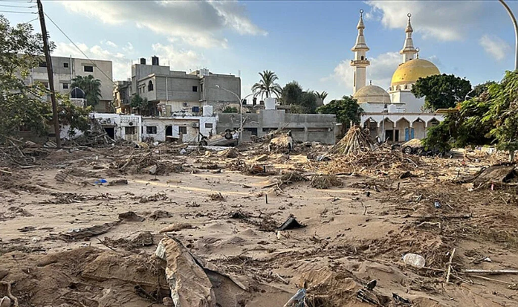 Sel felaketinin vurduğu Libya’nın Derne kentindeki halkın endişeli bekleyişi sürüyor