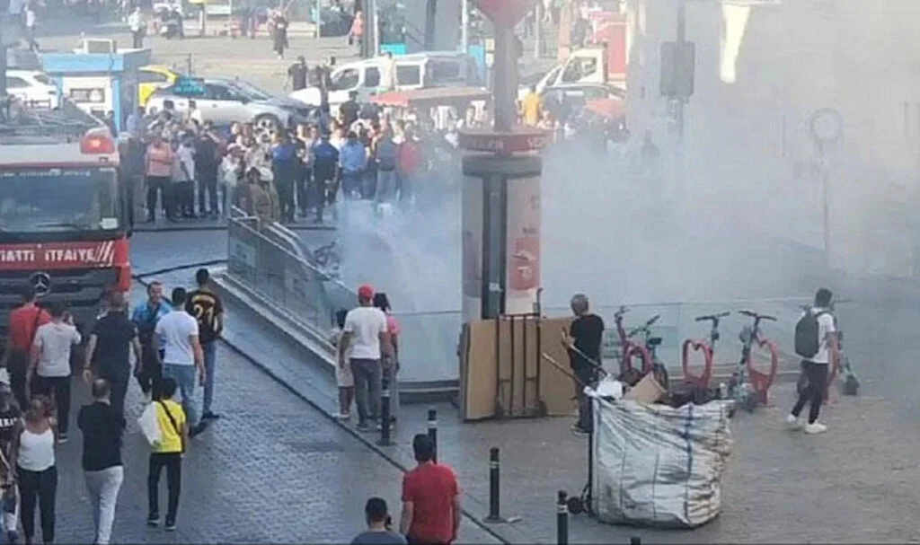 Son Dakika: İstanbul'da Vezneciler Metro İstasyonunda Yangın Paniği!