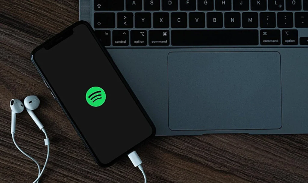 Spotify Podcastlerini Artık Kulaklığa İhtiyacınız Olmadan Dinleyebileceksiniz!