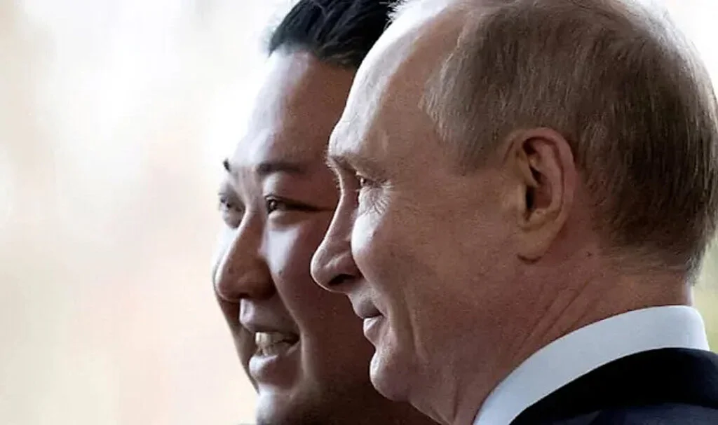 Tehlikeli Buluşma: Kuzey Kore Lideri Özel Trene Bindi, Putin’le Bir Araya Gelecek