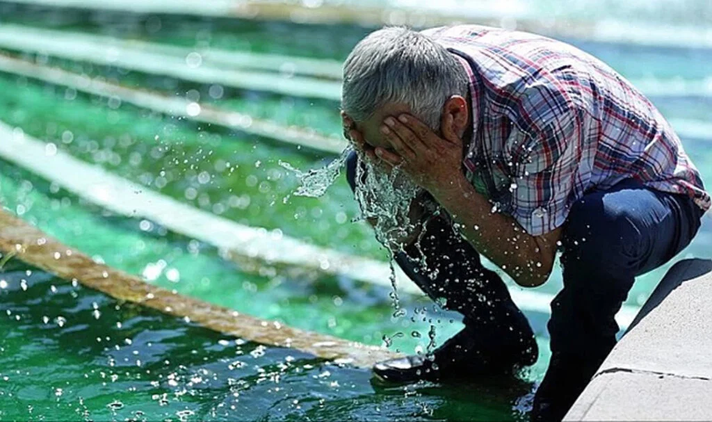 Temmuz Sıcağı Geri Dönüyor! 3 Bölge İçin "Bu Saatte Dışarı Çıkmayın" Uyarısı