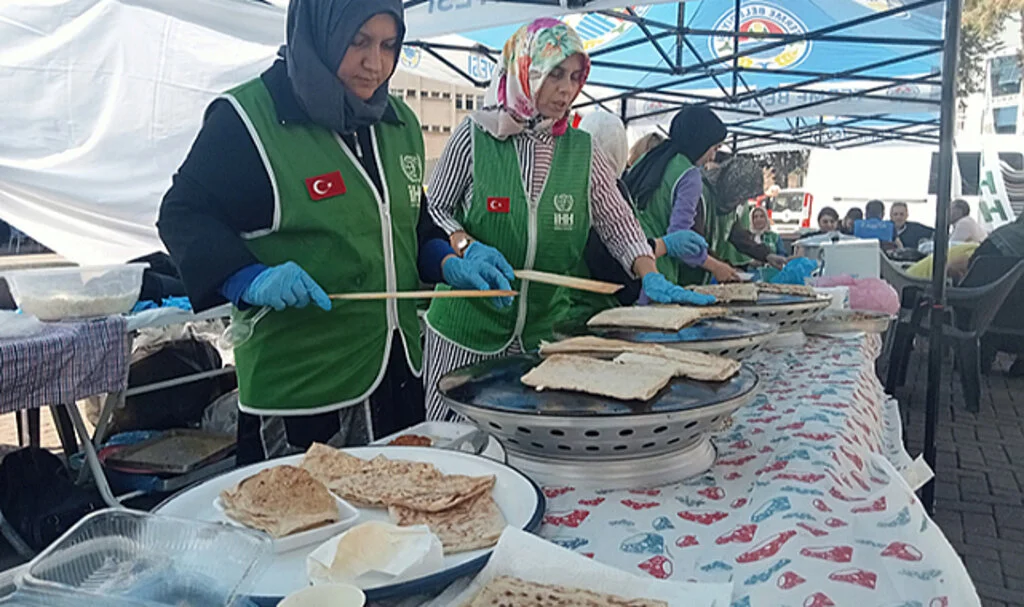 Terme'de İHH İhtiyaç Sahibi Öğrenciler İçin Kermes Düzenledi