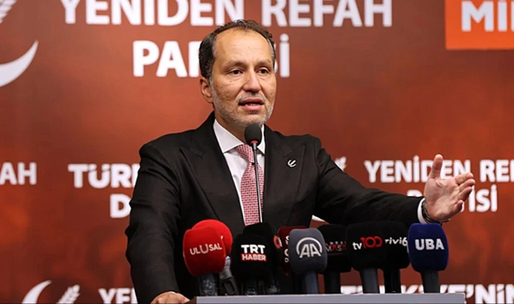 "Türkiye Şeriat ile Yönetilsin İstiyor Musunuz?" Sorusuna Fatih Erbakan'dan Canlı Yayında Net Yanıt